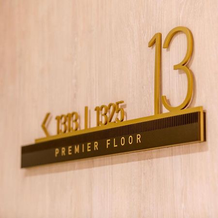 Amora Hotel Брісбен Екстер'єр фото Floor sign of the 13th floor of the hotel