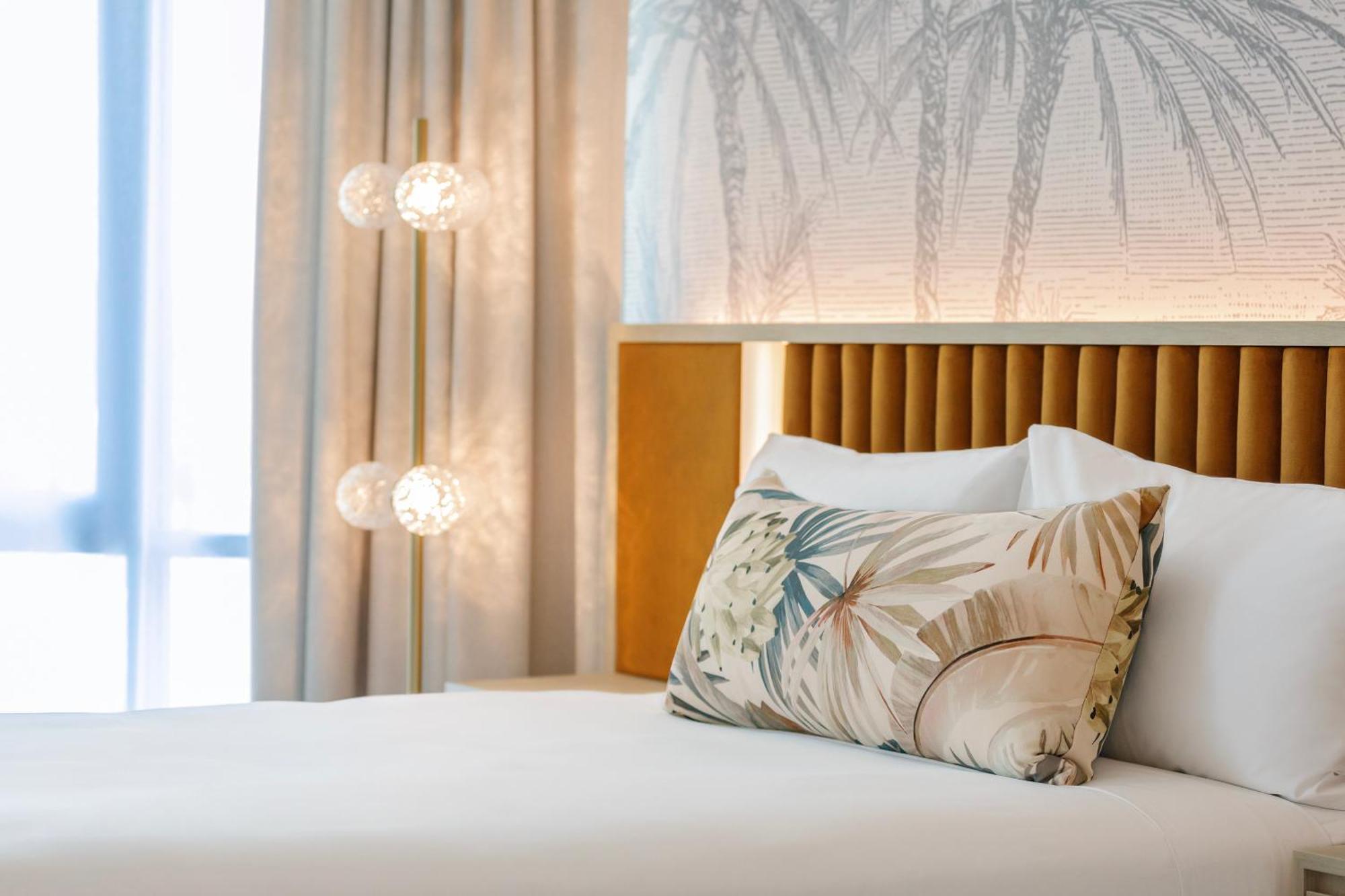 Amora Hotel Брісбен Екстер'єр фото A pillow